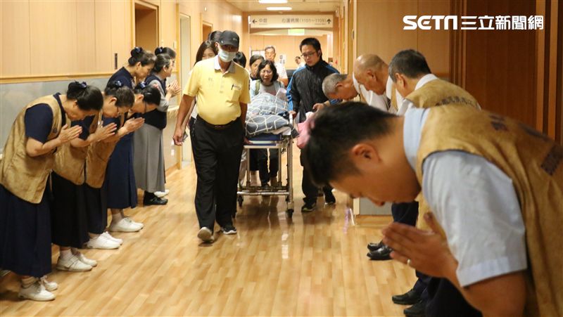 完成四道人生　他如願當醫師的老師