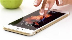 圖／翻攝自pixabay,滑手機,iphone