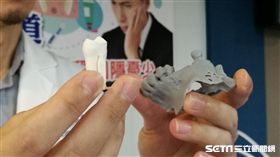 3D列印輔助自體植牙，可提高植牙成功率。（圖／記者楊晴雯攝）