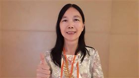 異國教書用愛輔導特殊生  台師獲教育大愛菁師獎在越南胡志明市台灣學校任教的楊姵希，用愛與耐心關懷輔導家裡或生活有特殊狀況的學生，幫助學生走回正軌，獲第8屆教育大愛菁師獎肯定。中央社記者許秩維攝  108年9月24日