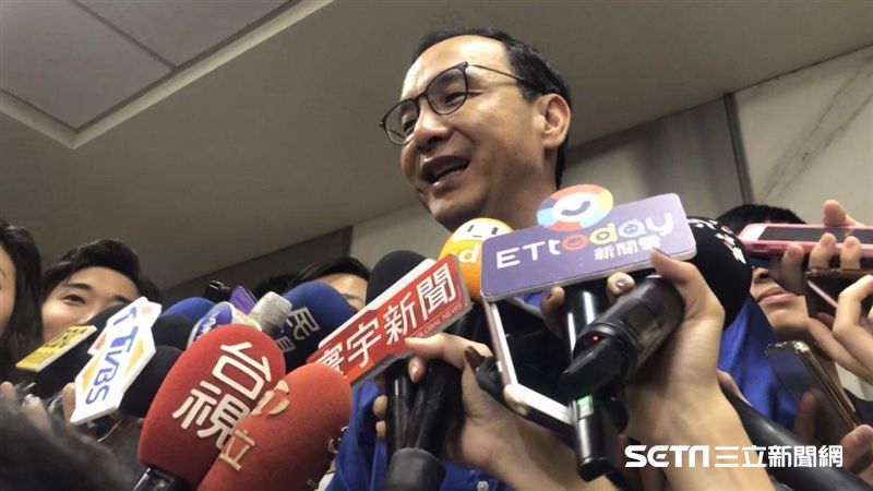 下半旗對綠「拿香跟拜」？朱立倫駁斥