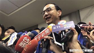 下半旗對綠「拿香跟拜」？朱立倫駁斥