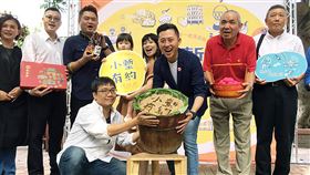 小塹有約　竹市府辦微旅行（1）新竹市政府舉辦微旅行「小塹有約」，市長林智堅（右3）24日公布4大主題，邀請大家到新竹逛古蹟、吃美食，體驗在地人的幸福。中央社記者郭宣(文三)攝　108年9月24日