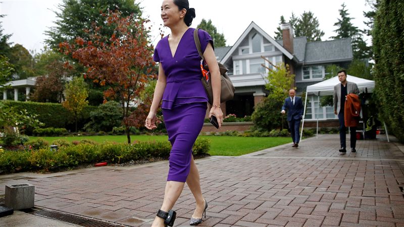 孟晚舟戴腳鐐出庭！律師質疑美方介入