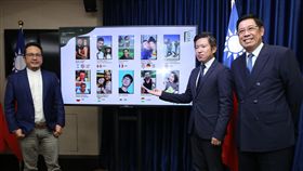 來去總統府住一晚　入選名單公布中華文化總會24日在總統府舉行記者會，公布「來去總統府住一晚」全球10組入選名單，文總副秘書長李厚慶（左起）、總統府發言人張惇涵、總統府第三局局長李南陽一起介紹入選名單。中央社記者鄭傑文攝　108年9月24日