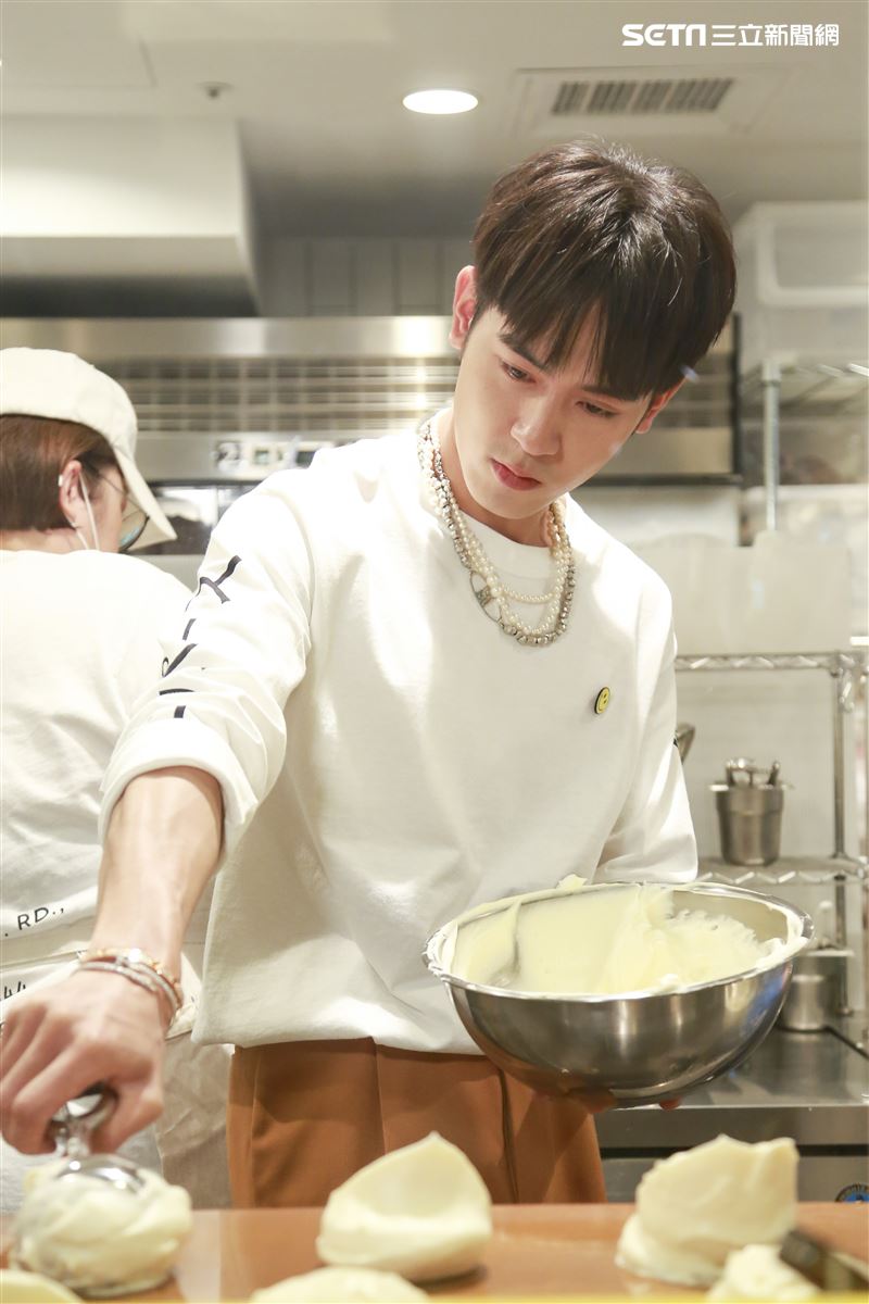 小樂吳思賢出席FLIPPER’S開幕一週年紀念活動。（圖／記者林士傑攝影）