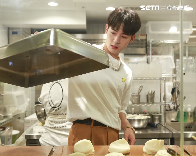 小樂吳思賢出席FLIPPER’S開幕一週年紀念活動。（圖／記者林士傑攝影）