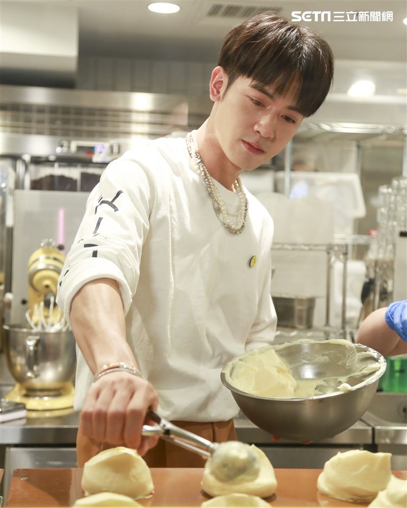 小樂吳思賢出席FLIPPER’S開幕一週年紀念活動。（圖／記者林士傑攝影）