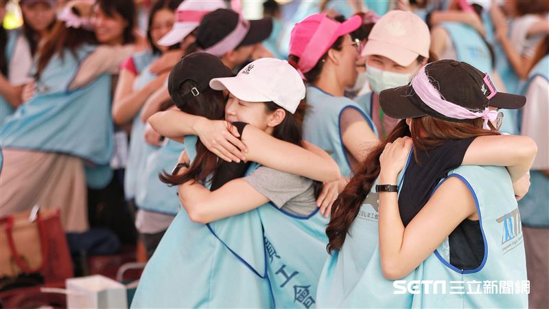 挺罷工空姐！嗆長榮首席副總：斷手腳