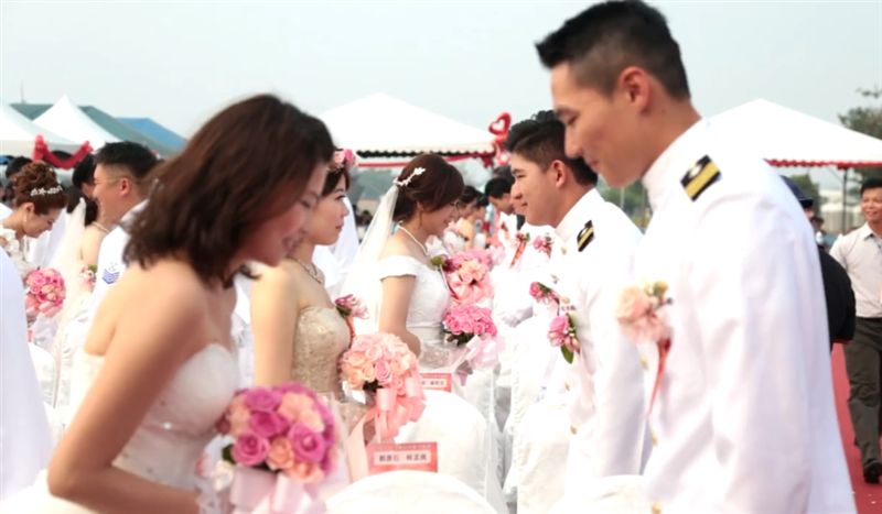 輿論壓力！海軍同婚新人退出聯合婚禮