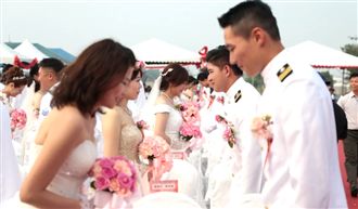 輿論壓力!海軍同婚新人退出聯合婚禮
