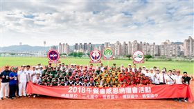 午餐會企業家攜手行善　捐巴士、蓋宿舍　
偏鄉棒球小子回報世界冠軍
中國信託 辜仲諒