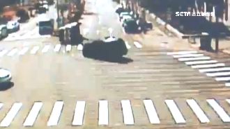 婦騎車相撞送醫　18分後救護車又翻