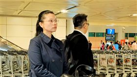 探視李明哲後返台  李凈瑜：繼續走該走的路台灣非政府組織工作者李明哲的妻子李凈瑜（左）24日搭機返台表示，想說的都在行前聲明及申請公文中，謝謝大家的關心及體諒，未來會繼續走該走的路，做自己相信的事情。中央社記者吳睿騏桃園機場攝  108年9月24日