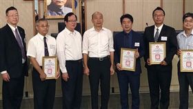優良公寓大廈評選出爐 韓國瑜頒獎表揚(圖/高雄市政府)