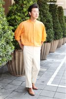 外型俊俏、體格高挑、堪稱第一代型男主廚，曾有師奶殺手稱號，出道30年的他外貌，身材都沒走樣，陳鴻無私分享其凍齡保養祕方。（記者邱榮吉/攝影）