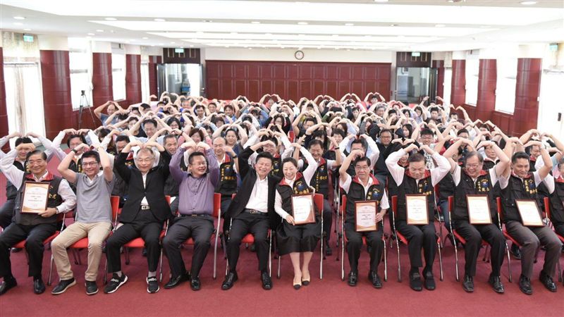 徐榛蔚滿意度高!傅崐萁大讚老婆 首度鬆口力挺韓國瑜 | 政治 | 三立新