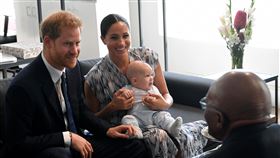 英國,亞契,公開亮相,大主教屠圖,親吻祝福(圖/路透社/達志影像)