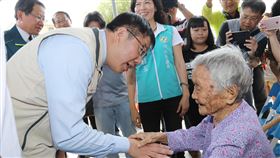 台南市,黃偉哲,探訪,百歲人瑞,親送,敬老狀(圖/台南市政府提供)中央社