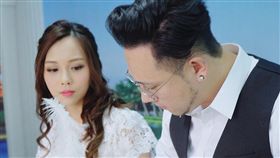 被爆「劈腿5女」的港星張致恆/老婆雯雯。ig