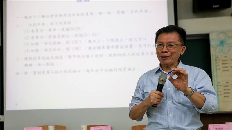 他勸：國民黨砍掉重練　驚曝媚共原因