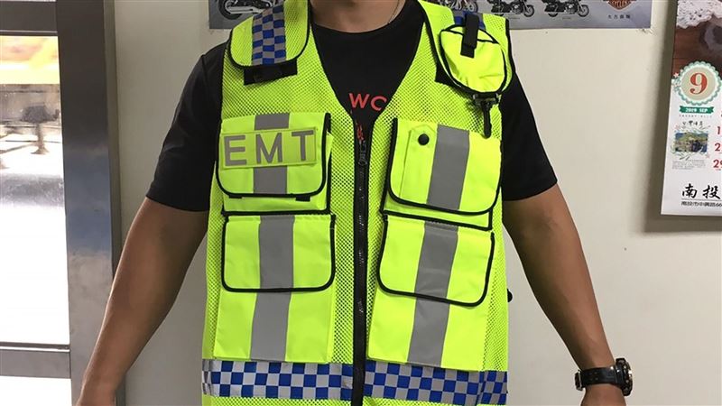 蔡培慧捐多功能背心　救護出勤更安全