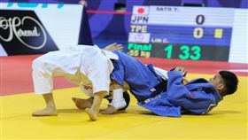 ▲台東體中高三林崇佑以「十字關節技術」獲勝，奪下世界青少年柔道錦標賽金牌。（圖／翻攝自IJF官網）