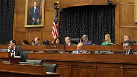 美國,停止,涉港議案,引火自焚,不滿(圖/中央社)