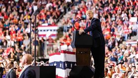 圖／翻攝自Donald J. Trump臉書）
https://www.facebook.com/DonaldTrump/photos/a.10156483516640725/10163160668805725/?type=3&theater