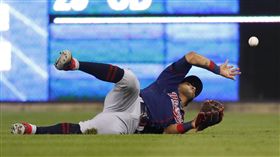 ▲雙城外野手羅沙瑞歐（Eddie Rosario）1顆飛球接殺2次。（圖／美聯社／達志影像）