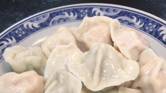 正妹吃水餃！暖老闆開撩超高招
