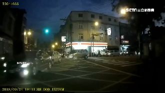 駕駛違停黃色網格　堵塞交通還嗆聲