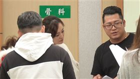 網路紅人草爺於台劇炮仔聲特別演出。