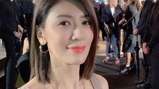 賈靜雯解放超兇隱乳！上下齊開全看光