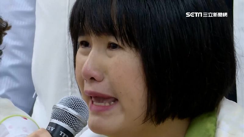 控藍議會阻撓動粗　鄭孟洳委屈落淚