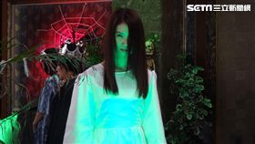 都市傳說「青番鬼」默默現身派對，造成婚宴會場燈一陣昏暗。（圖／記者蕭翰弦攝影）