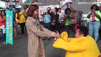 男穿皮卡丘套裝求婚　女甜回我願意