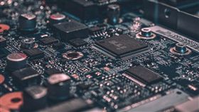 經濟部投資台灣事務所26日通過半導體封測大廠南茂及大江生醫等2案，其中南茂大舉投資151億元在台擴充產能。（示意圖／圖取自Unsplash圖庫）