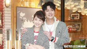 李易和六月出席「Roots快閃小木屋」開幕活動。（記者林士傑攝影）