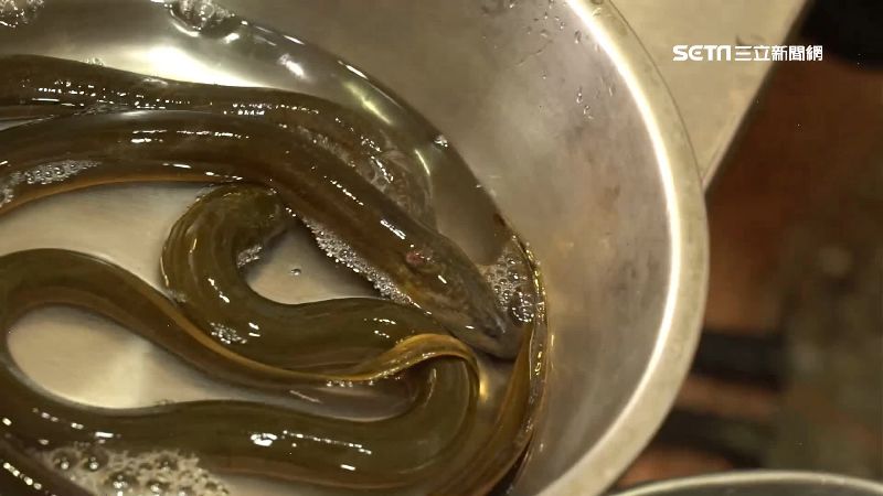 肛門塞活黃鱔!14歲少年卡2小時慘痛了