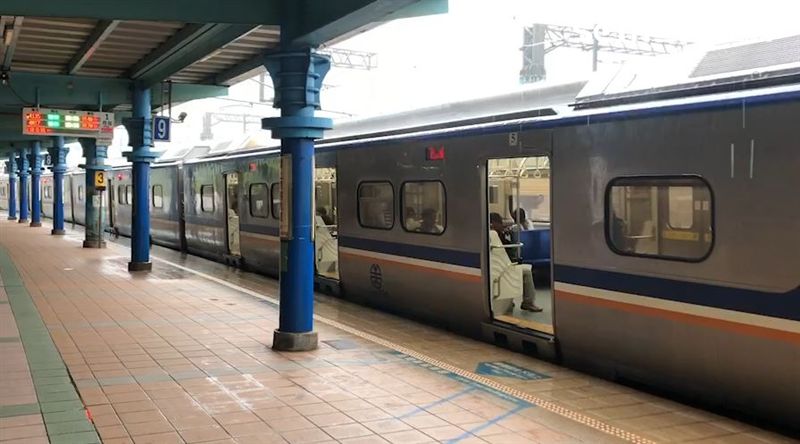 電車線沒電！台鐵四腳亭到雙溪暫停駛