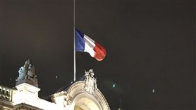 悼念席哈克  法總統府降半旗法國前總統席哈克逝世，總統府艾里賽宮特別開放大眾入內，輪流寫下給席哈克的悼念辭，不少人為此甘願在冷風中排隊一個多小時。中央社記者曾依璇巴黎攝  108年9月27日