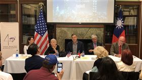 台灣關係法40週年座談會　與會者關注邦交駐邁阿密台北經濟文化辦事處26日聯合邁阿密大學舉辦座談會，慶祝台灣關係法40週年。邁大政治系教授金德芳（左2）表示，索羅門群島、吉里巴斯背棄台灣轉與中國建交，證明中國勢力持續滲透全球各地。（駐邁阿密台北經濟文化辦事處提供）中央社記者徐薇婷華盛頓傳真  108年9月27日