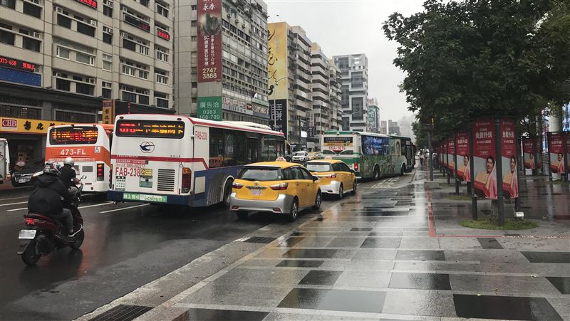 市府站前計程車違停　北市科技執法