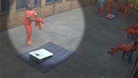 美國,無人機,空投,手機,大麻,監獄,囚犯,獄囚。(圖/翻攝自雅荷加郡監獄視頻)