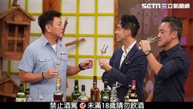 知名威士忌學院講師Jerry介紹「聞香杯」，它不僅可以收集香氣，散發香氣。
康哥打趣的說：天鵝浮在水面上之…品酒杯。
康哥讚嘆：Jerry靈敏的嗅覺，如果有威士忌星球，他就是威士忌星球人。