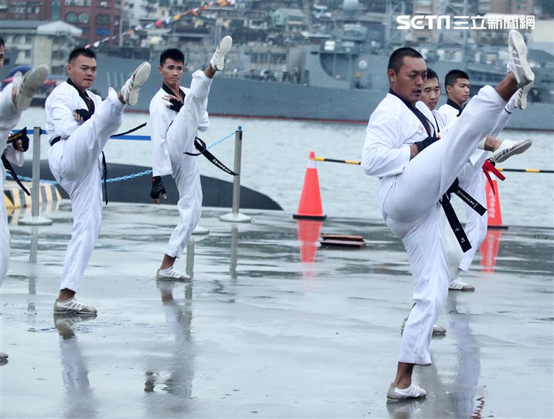 海軍陸戰隊學校莒拳隊戰技操演。（記者邱榮吉/攝影）