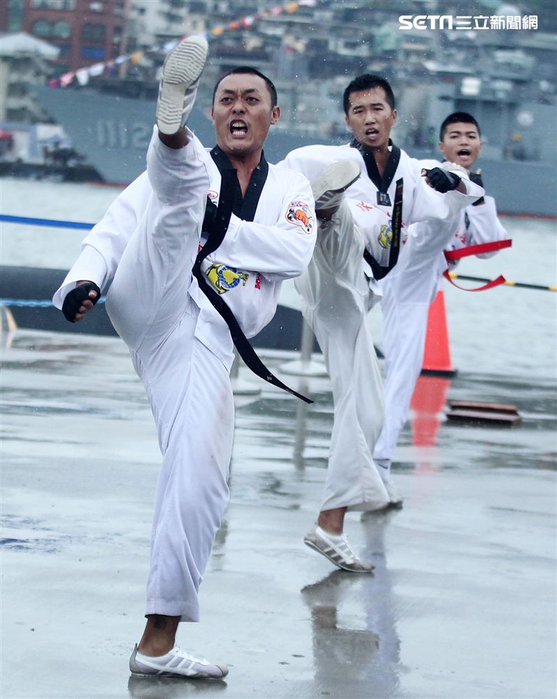 海軍陸戰隊學校莒拳隊戰技操演。（記者邱榮吉/攝影）