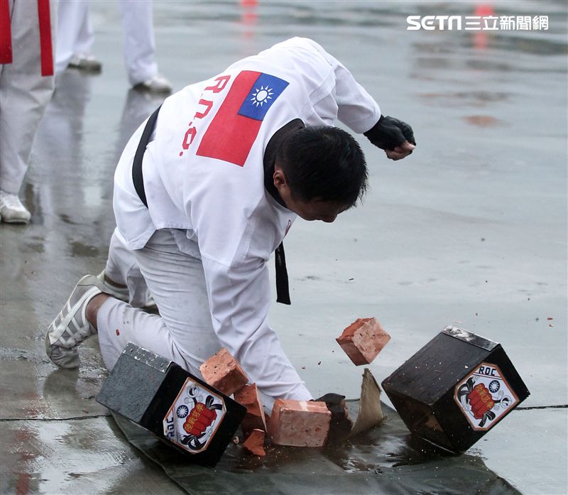 海軍陸戰隊學校莒拳隊戰技操演。（記者邱榮吉/攝影）