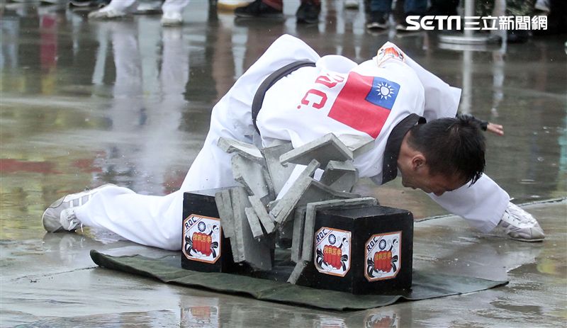 海軍陸戰隊學校莒拳隊戰技操演。（記者邱榮吉/攝影）